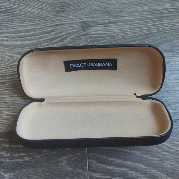Authentic Dolce & Gabbana sunglasses. Gold rose detail on arms. Burnt br… - Picture 4 of 9